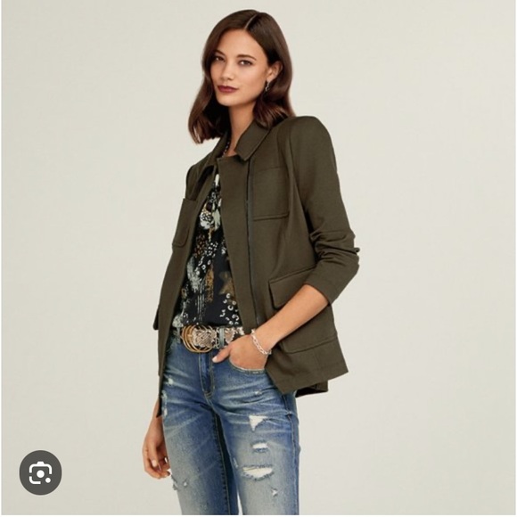 cabi NWOT Incandescent Top, Burst Print, MEDIUM, Fall 21 - Picture 2 of 3